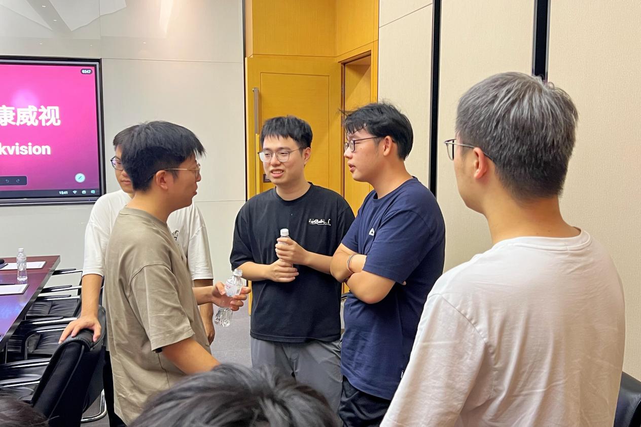 员工与在职员工交流